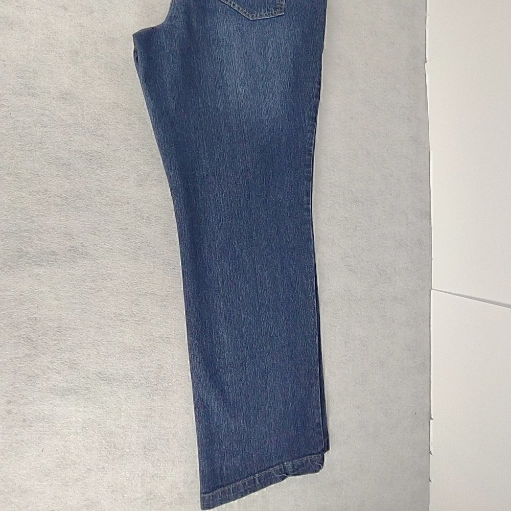 Cato Women's Medium Rise Classic Straight Leg Denim Blue Jeans Size 18W - Picture 3 of 12